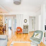 Very Nice Family Flat In The Heart Of The Marais