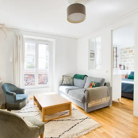 Very Nice Family Flat In The Heart Of The Marais *