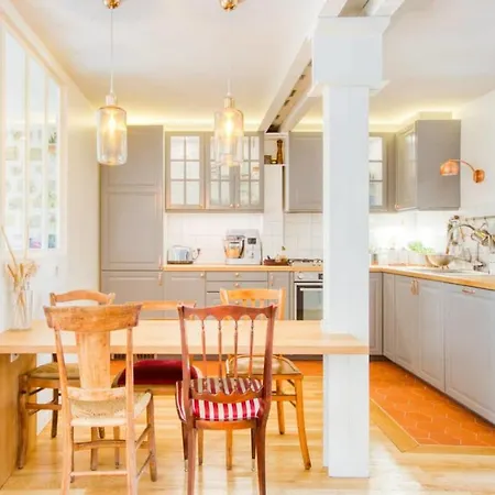 Very Nice Family Flat In The Heart Of The Marais *